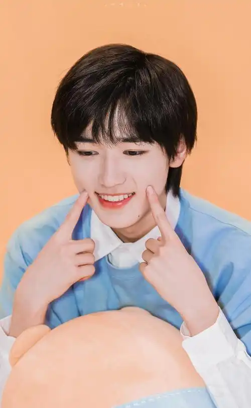 宋亚轩适合做小卡拍立得的图06精心整理00