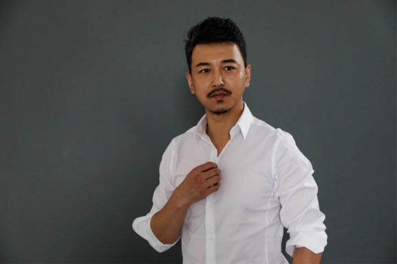 革命历史剧跨过鸭绿江乌日根饰演开国上将杨得志