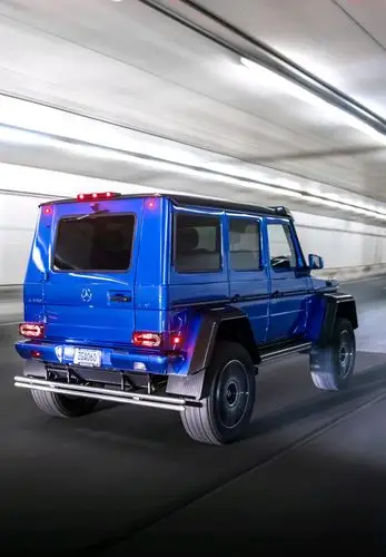 大g硬汉车的造型.蓝色外观增加了几分精致和时尚.