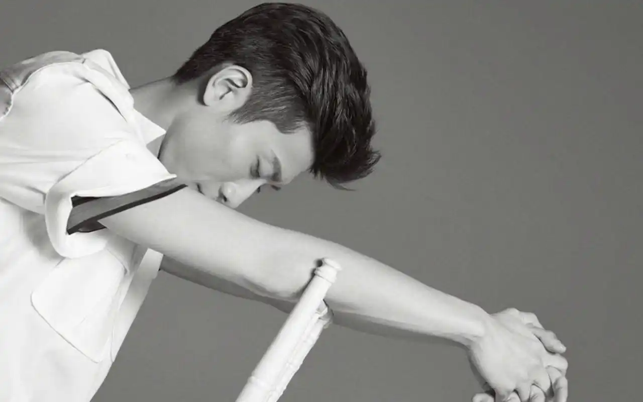 张一山时尚杂志黑白大片桌面壁纸高清大图预览1280x800_大陆明星下载