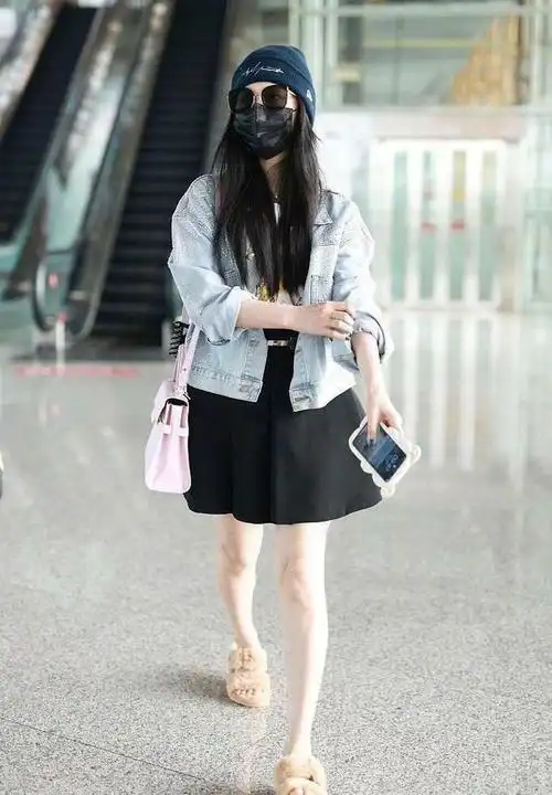 范冰冰蓝色系穿搭出席活动个性眼影搭配贝雷帽大气优雅超吸睛