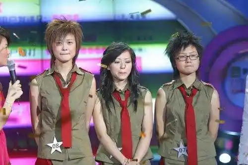 但是,与前两人多年来没有任何感情消息不同,张靓颖的感情之路可以说是