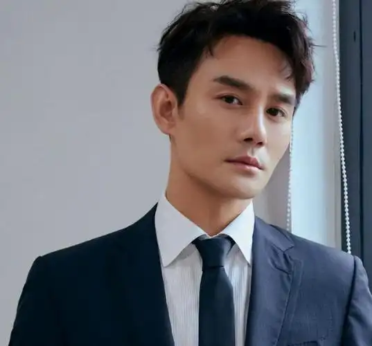 不炒作营销的男演员,不拍戏就"查无此人",凭演技才华