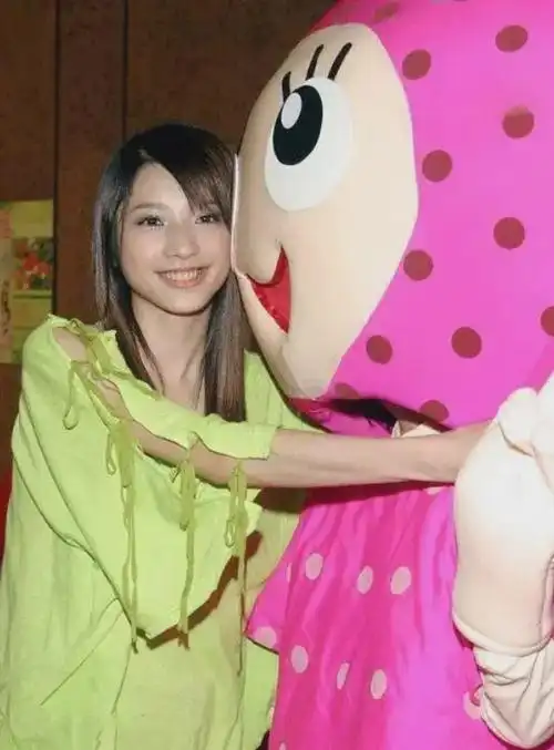 原来她早已因车祸去世前男友连续15年悼念让人泪目