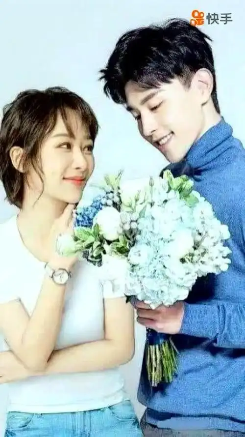 杨紫和邓伦的甜蜜合照,这波狗粮,你接受吗?