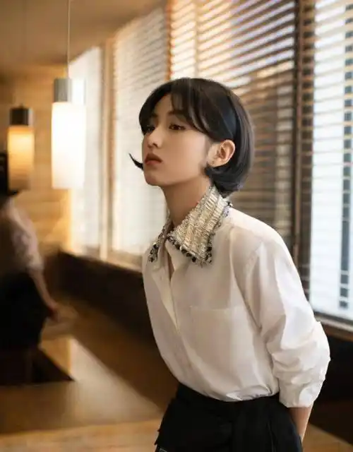 原创19岁的张子枫终于蜕变成完美的姐姐