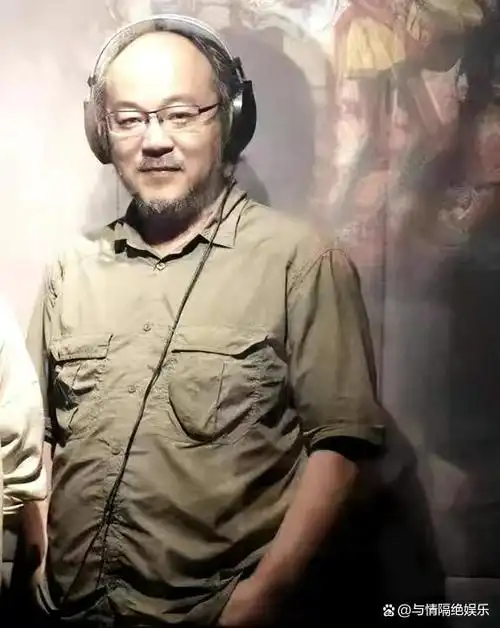 52岁窦唯工作近况曝光满脸胡茬肚腩凸出中年秃顶掉一大半头发