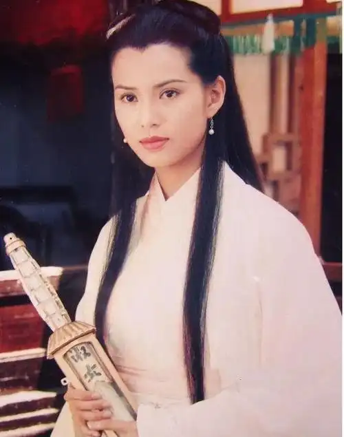 小龙女造型:轻盈古风发型图解