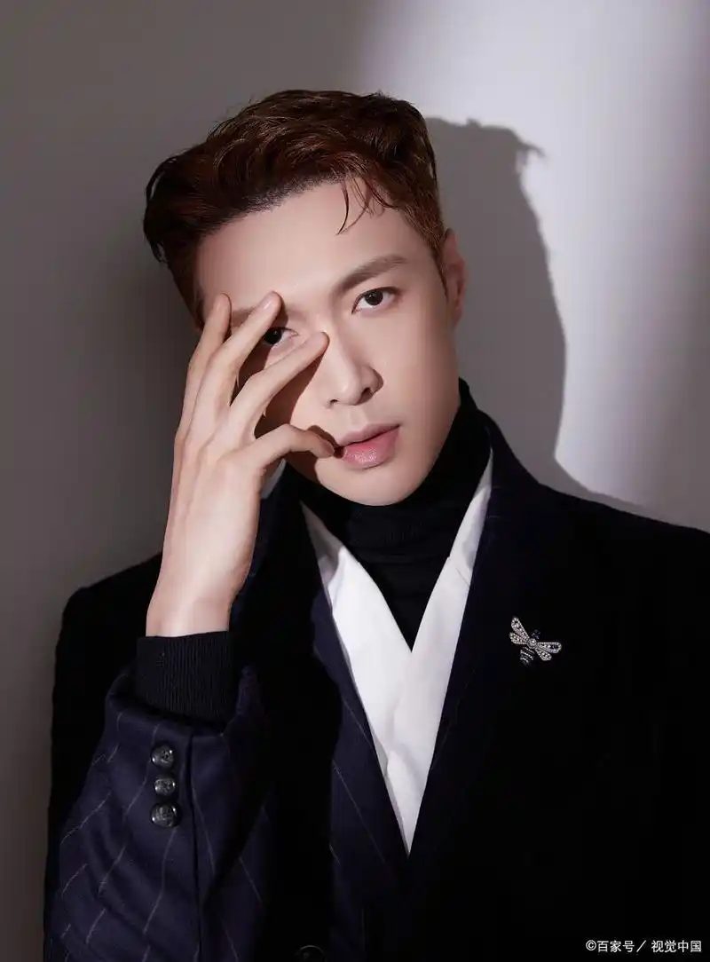 大家都在纷纷猜测,张艺兴写真张艺兴 写真张艺兴事业版图发型张艺兴的