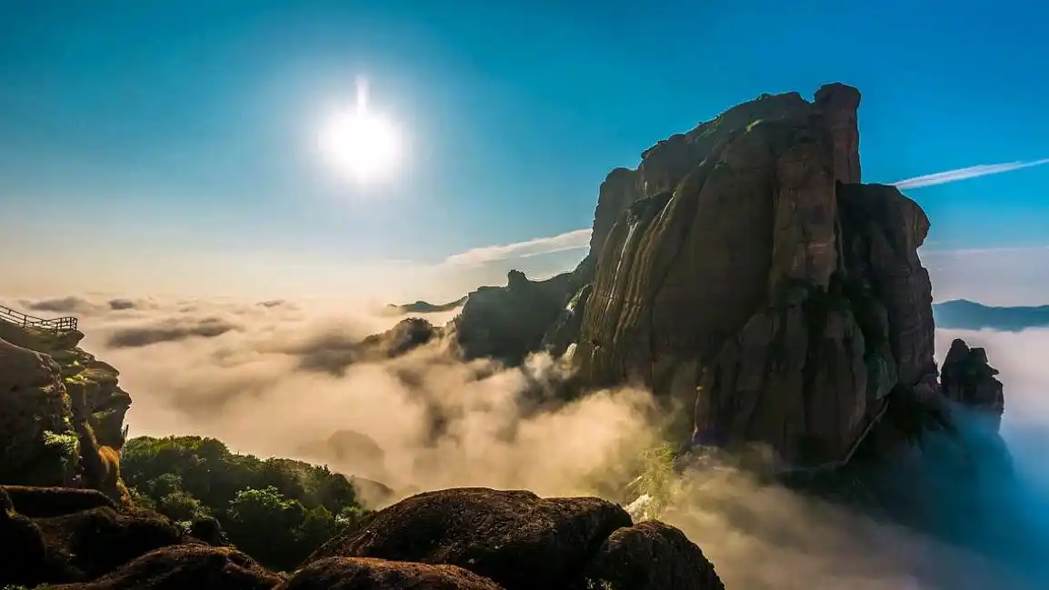 它位于江西省弋阳县城区西南部,是世界地质公园龙虎山—龟峰地质公园