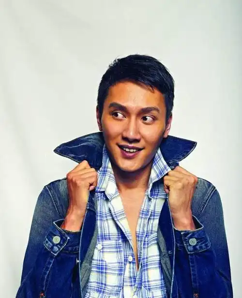 肌肉男:冯绍峰杨幂电视剧-小虾米