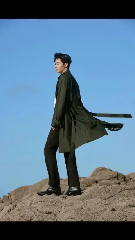 刘宪华海边小提琴大片##穿风衣的刘宪华