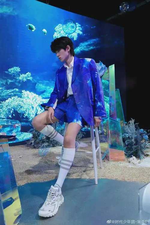 营业|宋亚轩|蓝色_新浪新闻