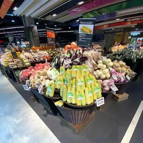 一组ole超市商品陈列图