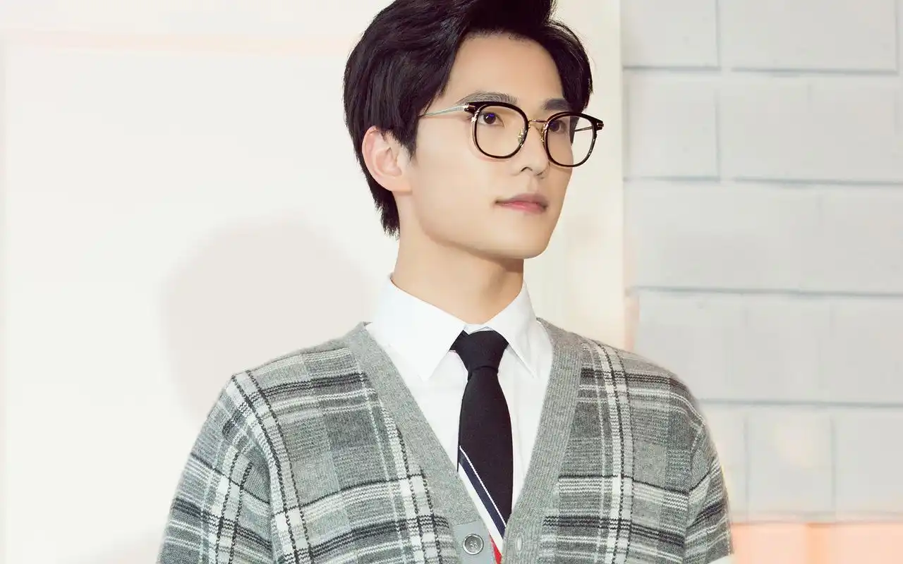 杨洋成熟绅士高清图片桌面壁纸