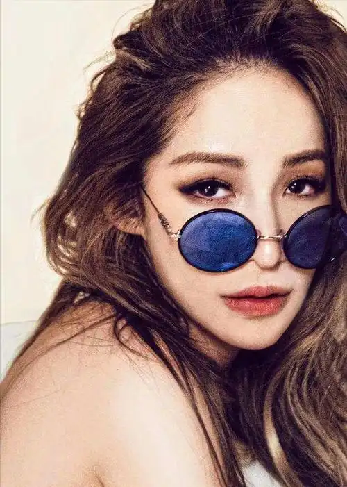 "10亿富婆"萧亚轩:16年交往17任男友,送男友兰博基尼作礼物