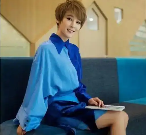 吴京低调8年的老婆身材纤细似少女是人们熟悉的艺人