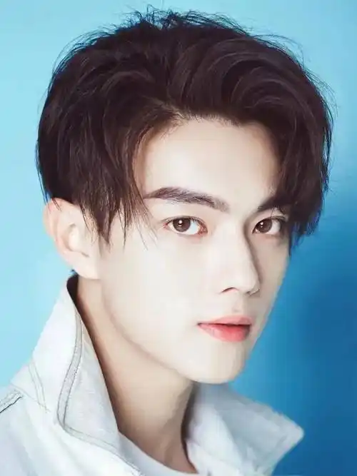 大家好,今天我想和大家聊聊我的偶像——许凯._才华_演技_榜样