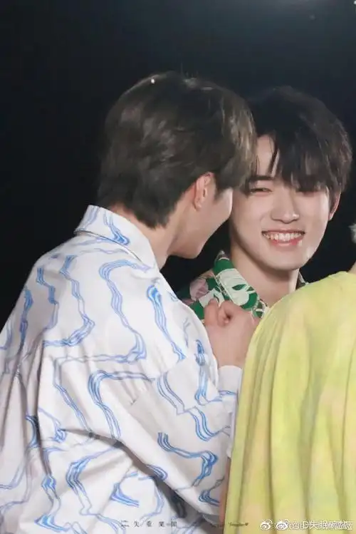 文轩[超话]##宋亚轩拥抱式哄刘耀文# #宋. 来自id失眠碗盆_ - 微博