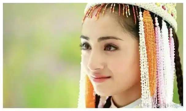 《新还珠格格》里的香妃,麦迪娜演过的大热剧更多一些:《狐狸的夏天》