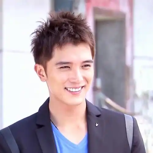 各个年龄阶段的邱泽气质变化好大但是都很帅