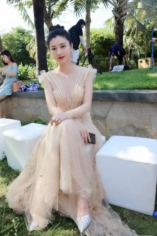 "沈眉庄"斓曦发文引担忧!8个字充满悲愤,疑似为江歌母亲发声