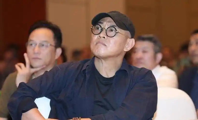 60岁李连杰近况惹争议,一代功夫巨星,为何晚景如此?_明星_成龙_受伤