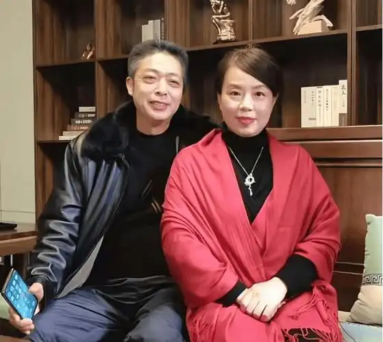 田蜜蜜回娘家过年,助力田静直播带货,田家神秘人给郭威上了一课