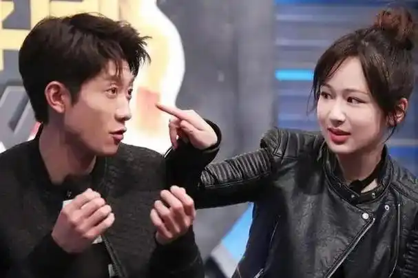 杨紫辟谣新恋情,肖战邓为刘学义你磕过男明星,每对都假但又好磕