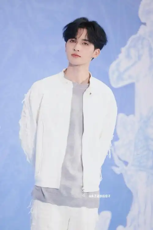 #朱正廷长沙##朱正廷霸王茶姬##清爽低负担控糖更健康##霸王茶姬科学