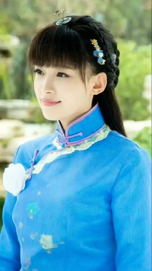 孙怡拥有着少女般的容颜,她的民国造型很美啊!