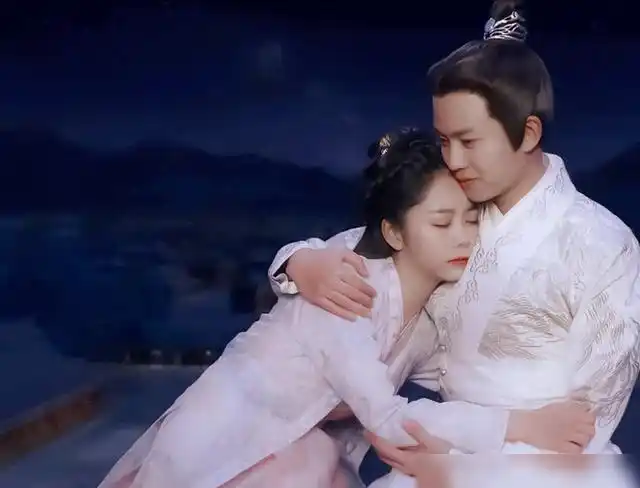 《锦衣之下》:任嘉伦,谭松韵迎来屋顶吻,高甜秀恩爱