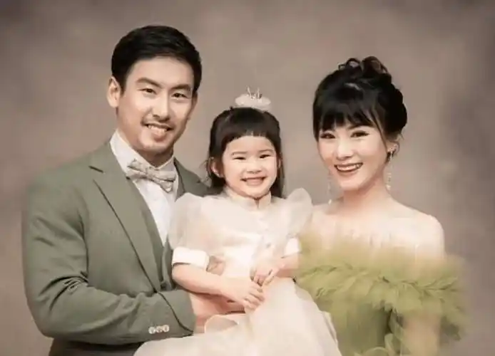 东方卫视万蒂妮,人红口碑好,被传婚变求助粉丝:大家帮我举报她_韩凌明