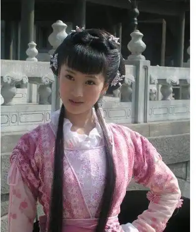 出生85后的李念,纯美的外表加上温柔的性格,出演过的众多角色中,多数