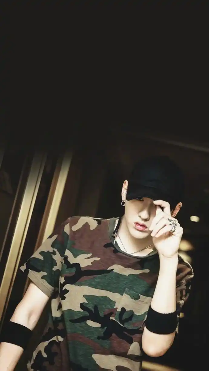 吴亦凡帅气写真高清手机壁纸图片