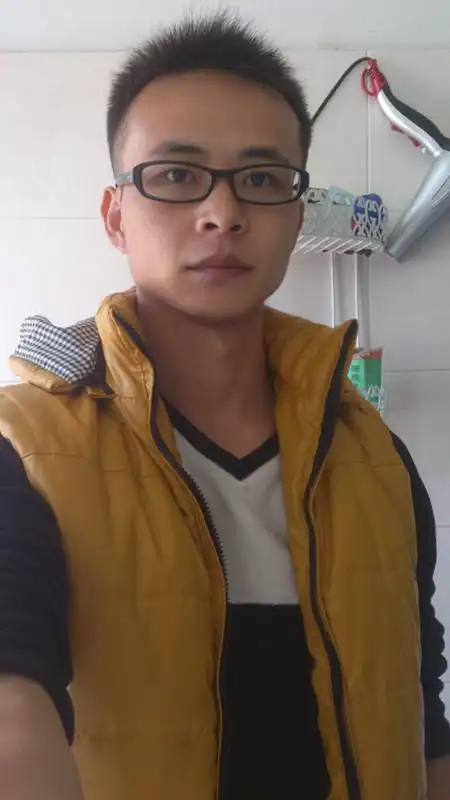 戴眼镜的男生适合戴针织帽吗