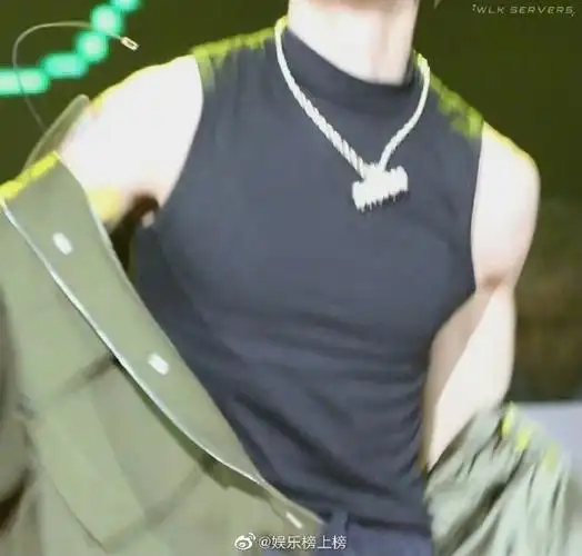 王琳凯发唱歌视频##小鬼肌肉线条