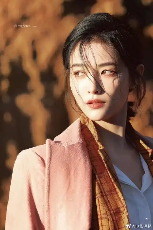 许佳琪光影红岩饭拍图##许佳琪