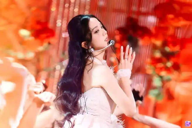 kimjisoo超话94#金智秀flower末放舞台#230426 人气歌谣更新智秀