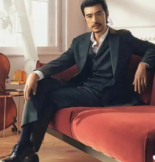 49岁金城武的杂志封面曝光!淡出演艺圈已5年,说自己只是普通人