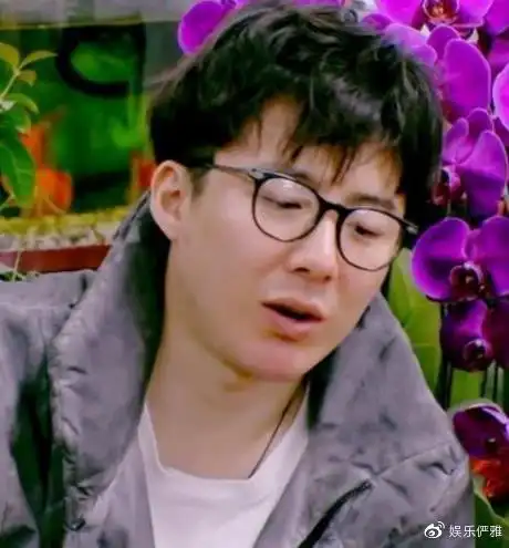 刘宇宁生图暴露真实颜值身材发福皮肤粗糙与精修图判若两人