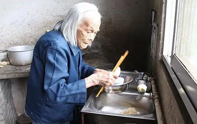 希望能在这样节日里对母亲说声:妈妈,你辛苦了,儿子在有生之年 ,会