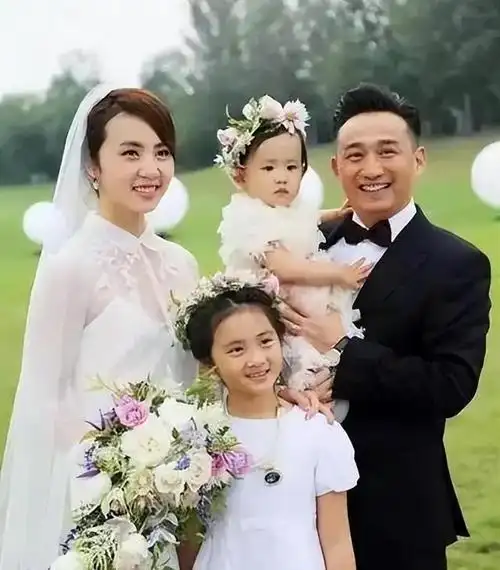 52岁黄磊无戏可拍自曝综艺演戏全停摆他的结局印证张译多清醒