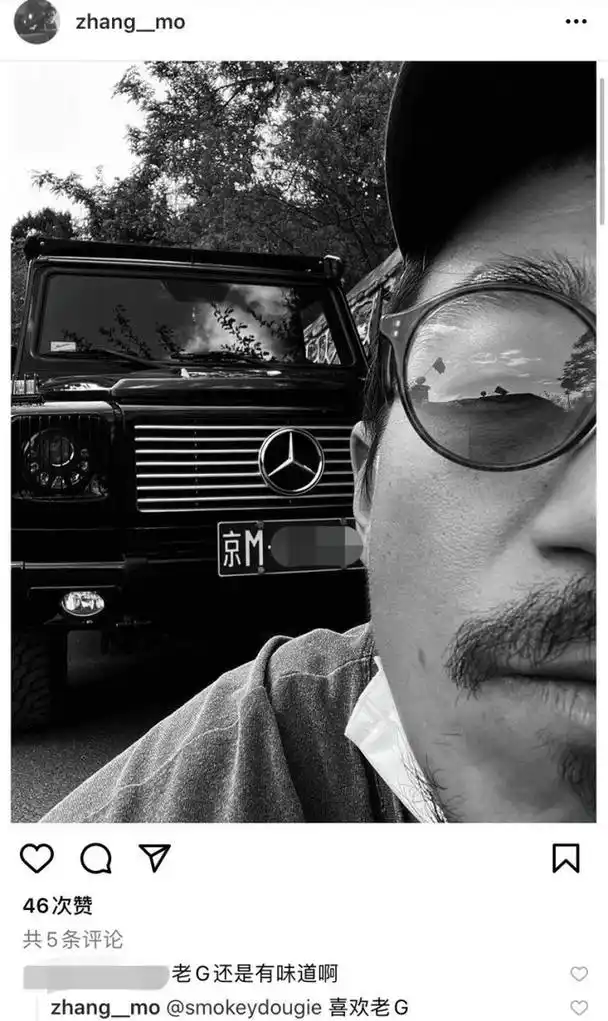 69岁张国立,唯一宝贝儿子41岁张默近况曝光,在泰国开豪车抽雪茄