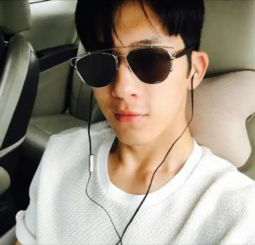 费可五个账号头像都是井柏然自己的照片,怎么不算百变贵公子呢