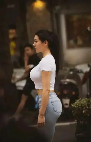 95后"臀王"刘太阳,观众和选手都被她迷住了,身材比卡戴珊完美