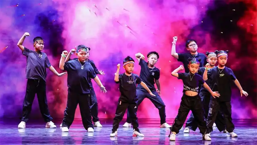 东艺少儿街舞团演绎《tiger》
