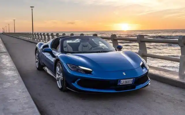 法拉利全新敞篷跑车亮相,搭载混动系统,破百仅需2.9s_太平洋号
