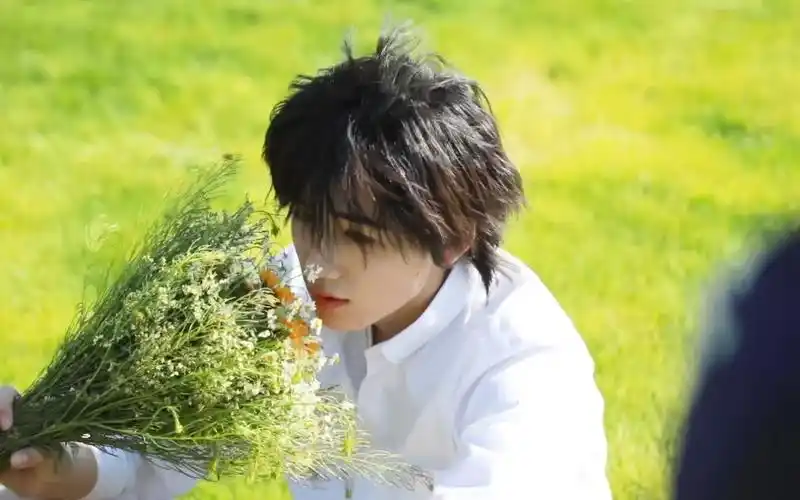 宋亚轩你一笑阳光都更加灿烂了