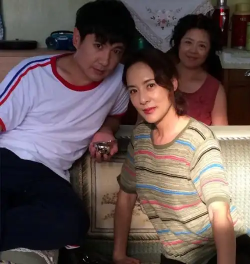 复出后,李萍片约不断,相继在《宅门逆子》《围屋里的